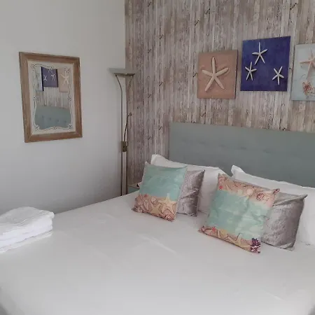 Torre D'arenas, Playa Victoria, Piscina Y Parking Кадис